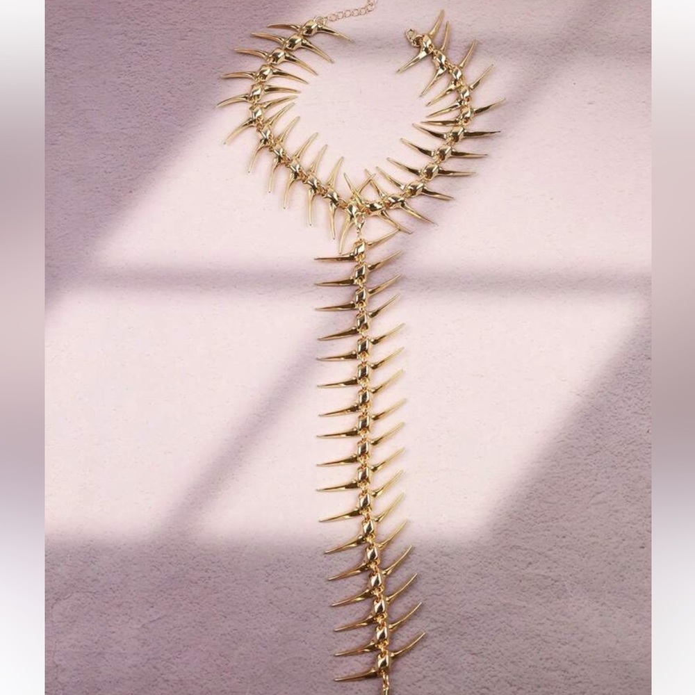 Avant-Garde Spine Back Necklace - Picture 4 of 6